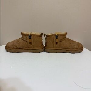 Kids UGG Mini Zip Booties in Chestnut